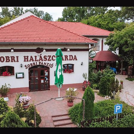 Sobri Halaszcsarda Es Panzio Baja Exteriör bild
