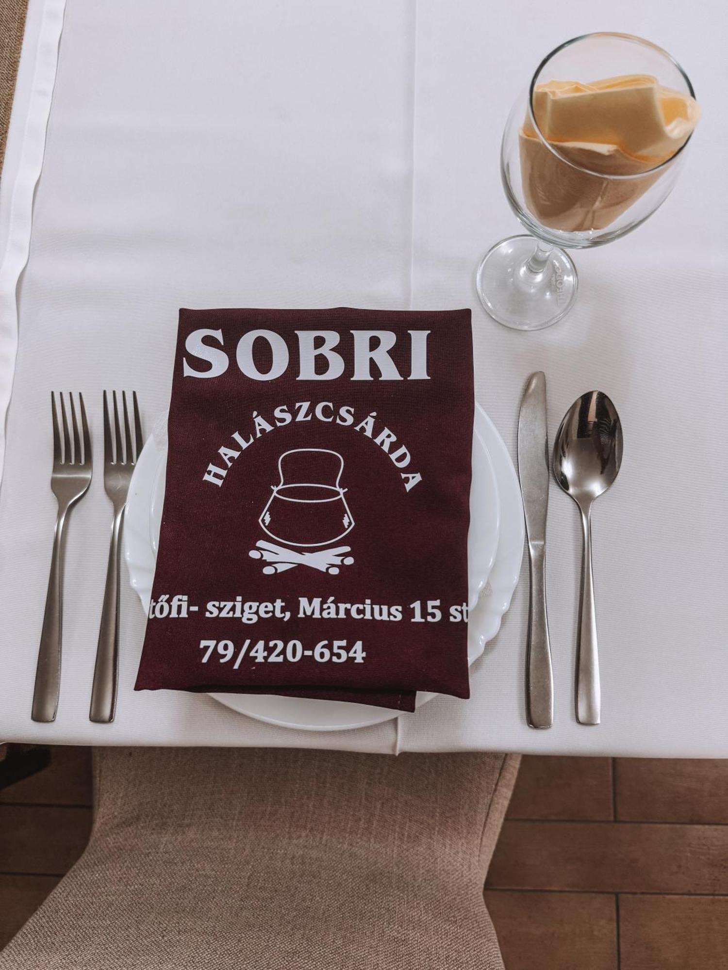 Sobri Halaszcsarda Es Panzio Baja Exteriör bild