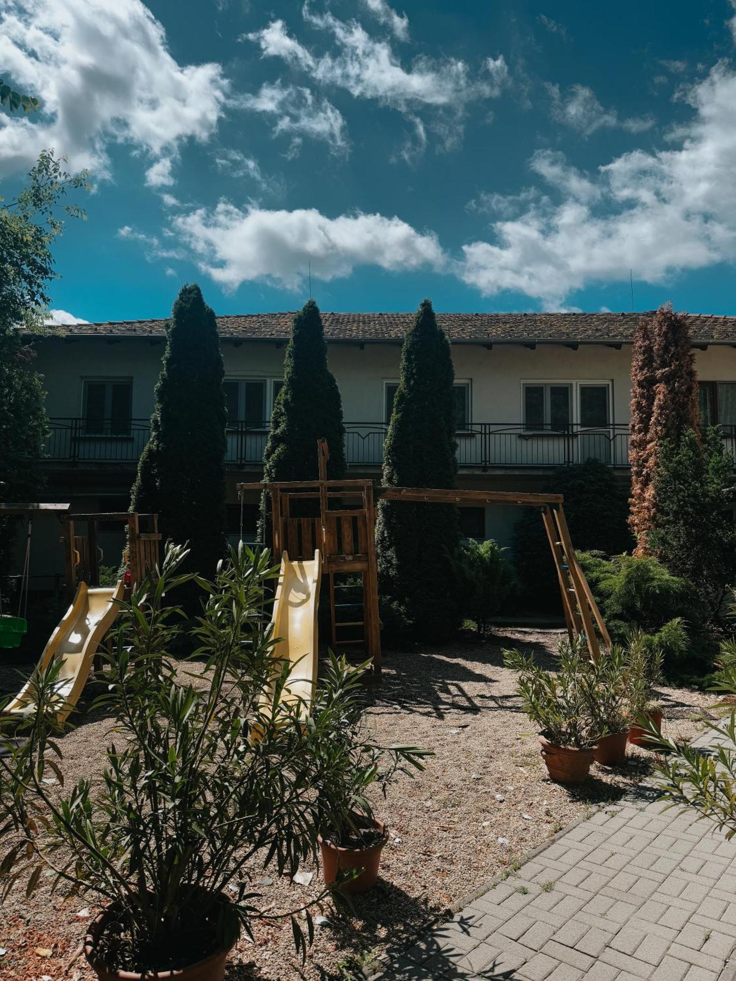 Sobri Halaszcsarda Es Panzio Baja Exteriör bild